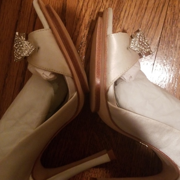 Badgley Mischka Cocktail Shoes White Satin - Picture 8 of 8